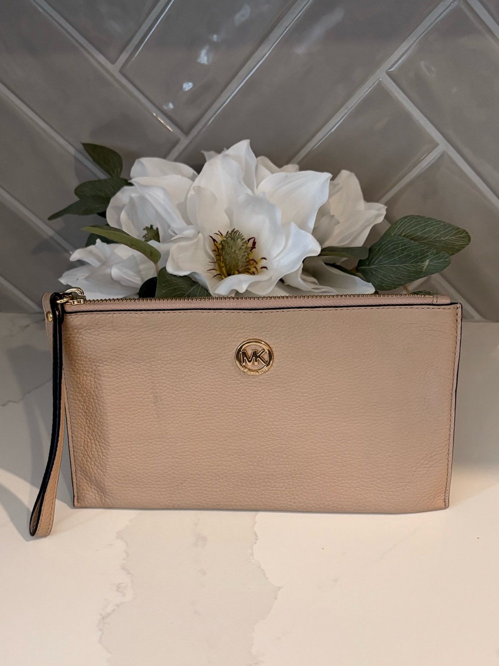 MICHAEL KORS Leather Large Wristlet with Card Holders